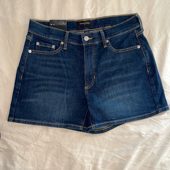 Banana Republic Pants - NWT Banana Republic jean shorts